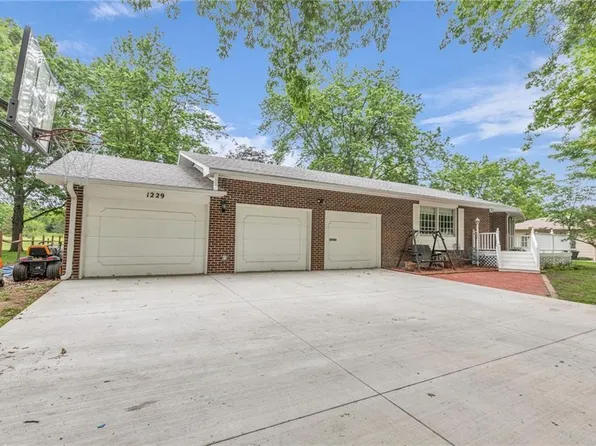 1229 S Elm St, Ottawa, KS 66067