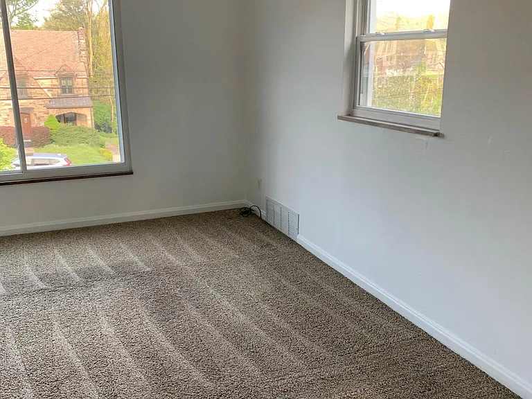 172 Morrison Dr — Photo 2