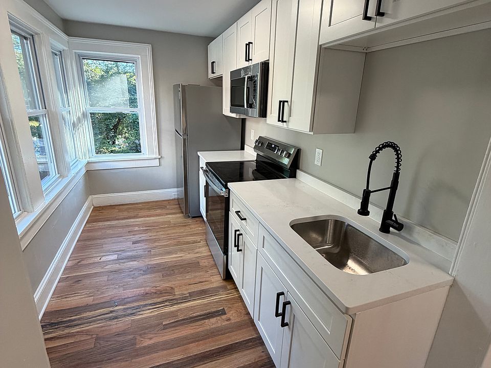 1st image of 116 Franklin St APT 2