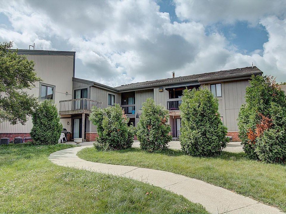 2nd image of 1061 Regent Rd Unit 611