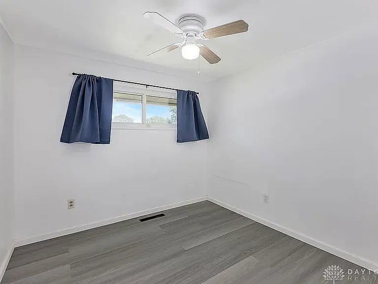 2090 Mattis Dr — Photo 21