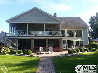 8351 Hilton Rd, Brighton, MI 48114