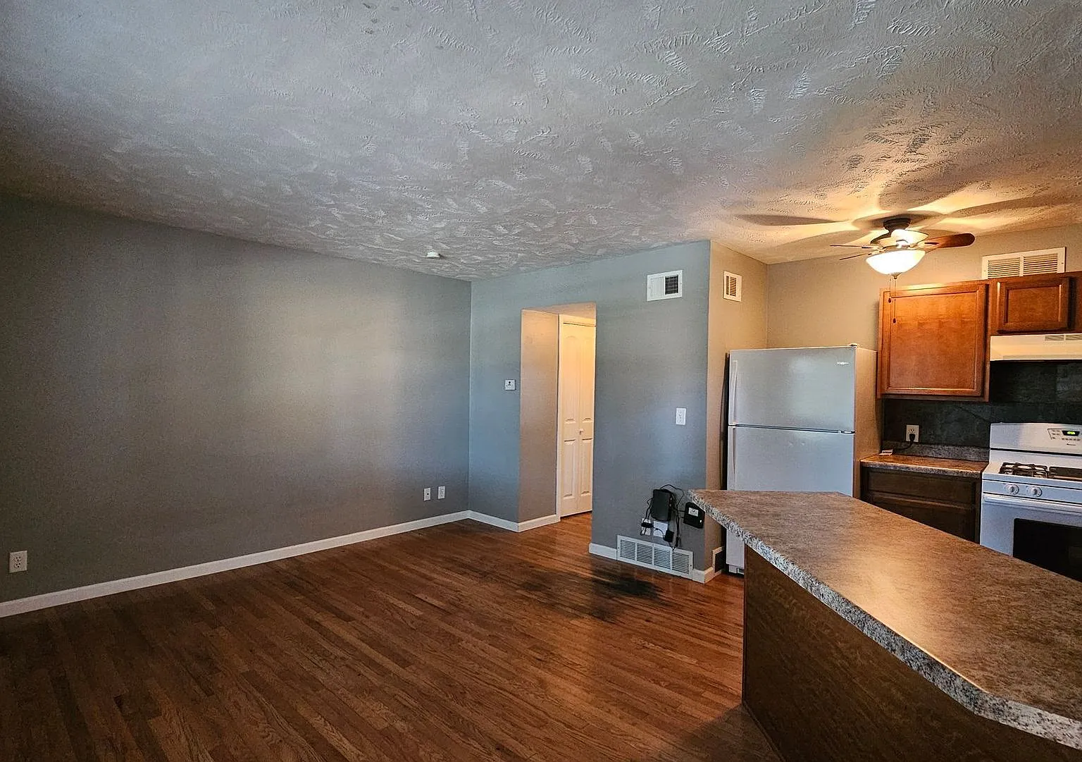 University Row Apartments — Photo 2