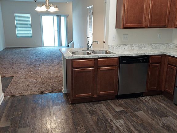 4th image of 34 Whitland Way