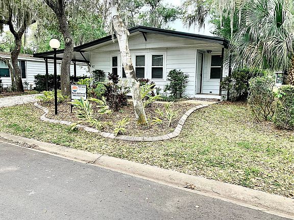 3rd image of 57 Horseshoe Falls Dr