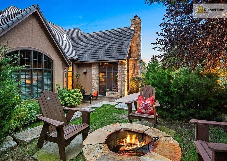 The fire pit is ready to roast s'mores.