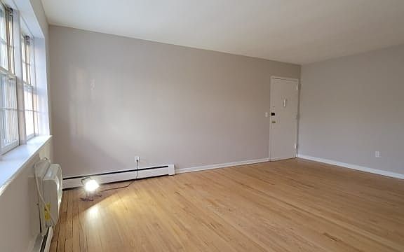 2nd image of 138 Roseland Ave APT 3