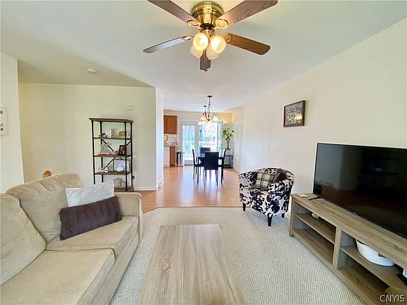 3rd image of 303 Fay Ln