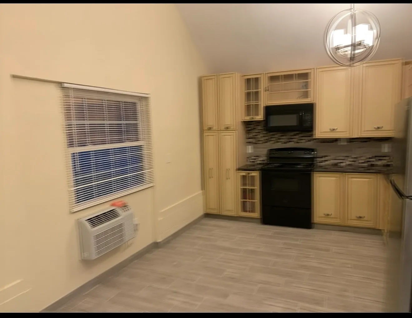 2 bed, 500 sqft, $1,450 — Photo 2