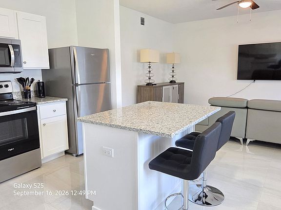 3rd image of 939 19th St
