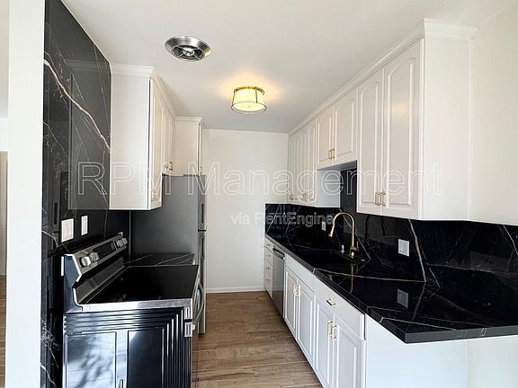 4th image of 1134 9th St APT D