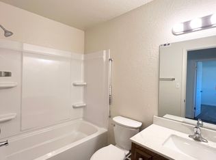 1365 E North St, Manteca, CA 95336