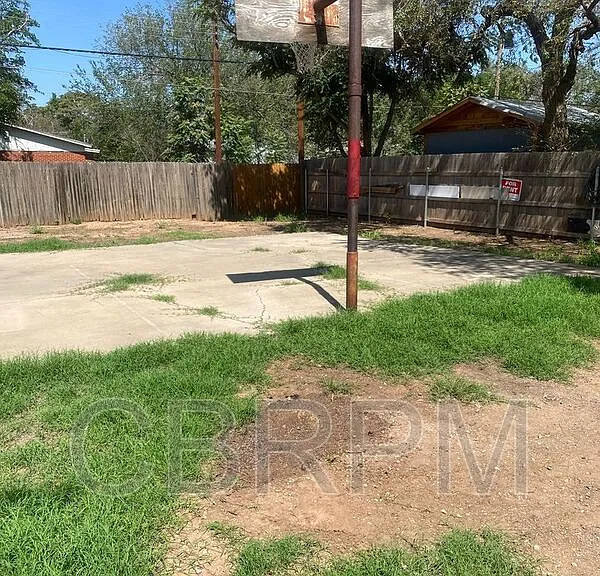 2422 23rd St — Photo 21