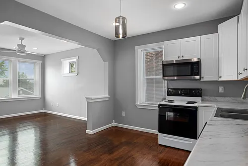 Tower Grove South IT grl Photo 1