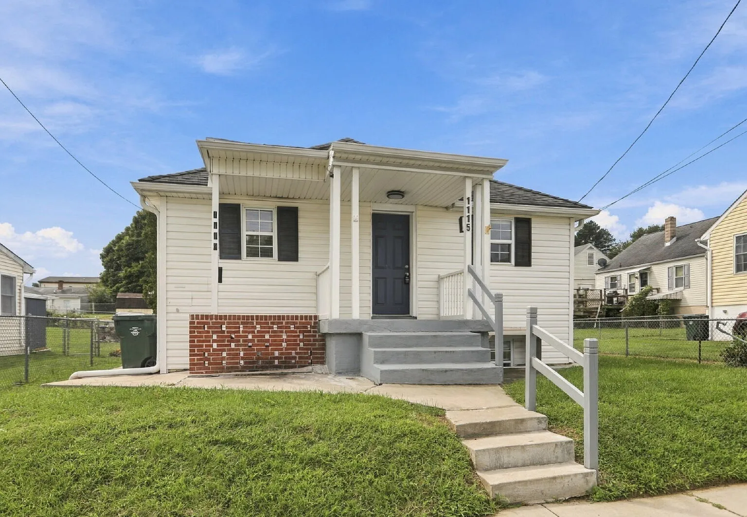 2 bed, 1.0 bath, 700 sqft, $1,200 — Photo 3