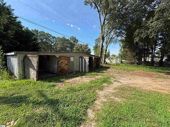 3rd image of 6 Brentwood Cir