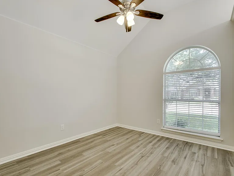 409 Lancashire Dr — Photo 22
