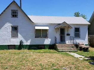 904 Pearl St, Garden City, KS 67846