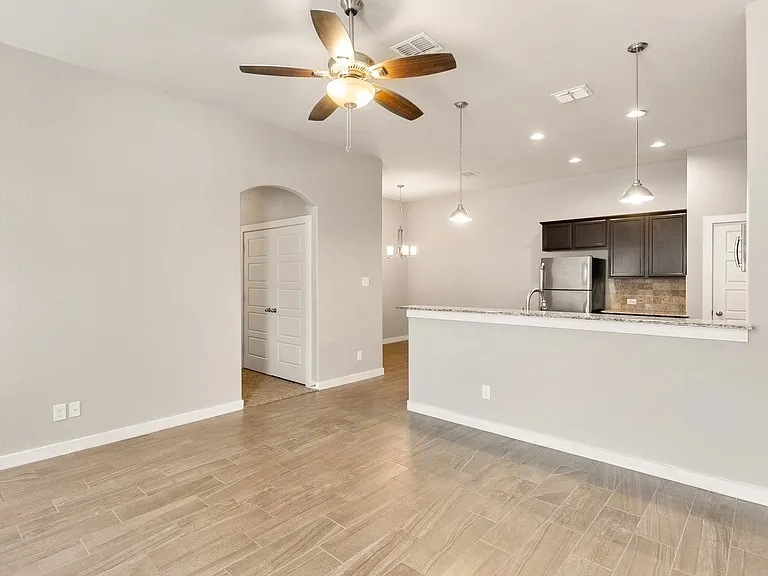 541 Creekside Frst — Photo 3