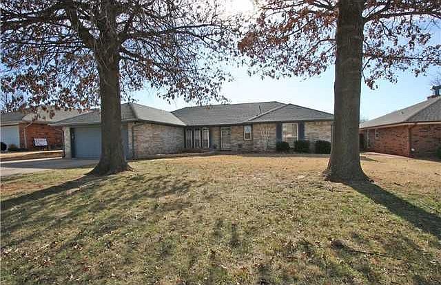1st image of 112 W Parkland Dr