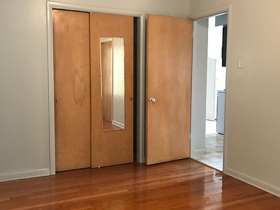 4th image of 9120 Leamont Dr