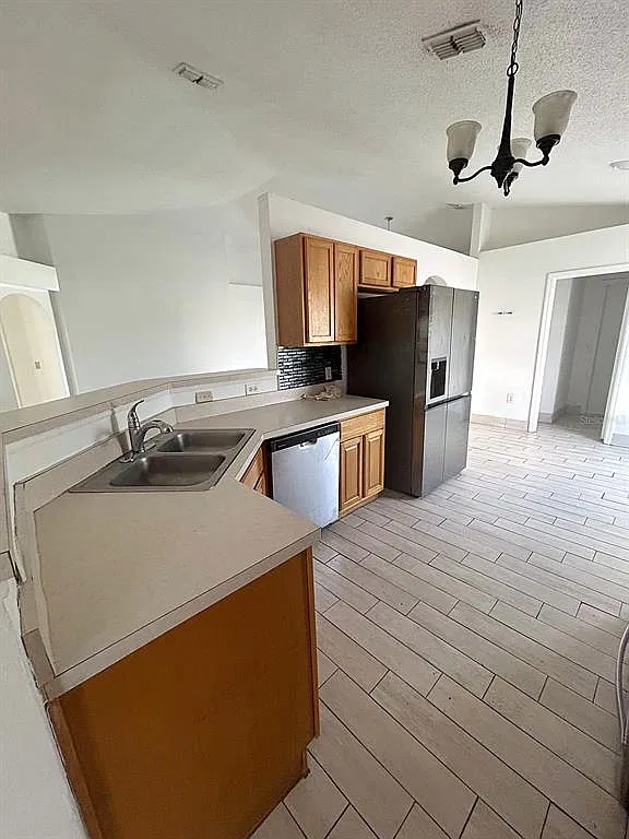 4 bed, 2.0 bath, 1855 sqft, $1,950 — Photo 4