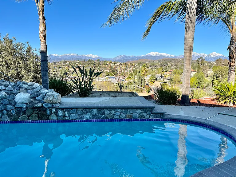 530 Cameron Crest Dr — Photo 3