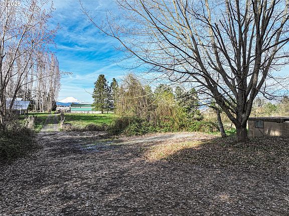 4th image of 2739 Wyeast Rd