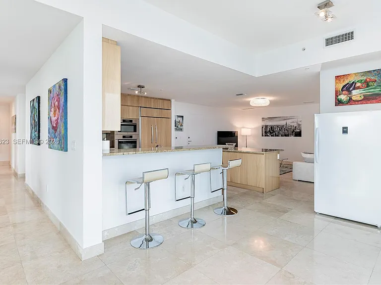 50 S Pointe Dr #701 — Photo 26