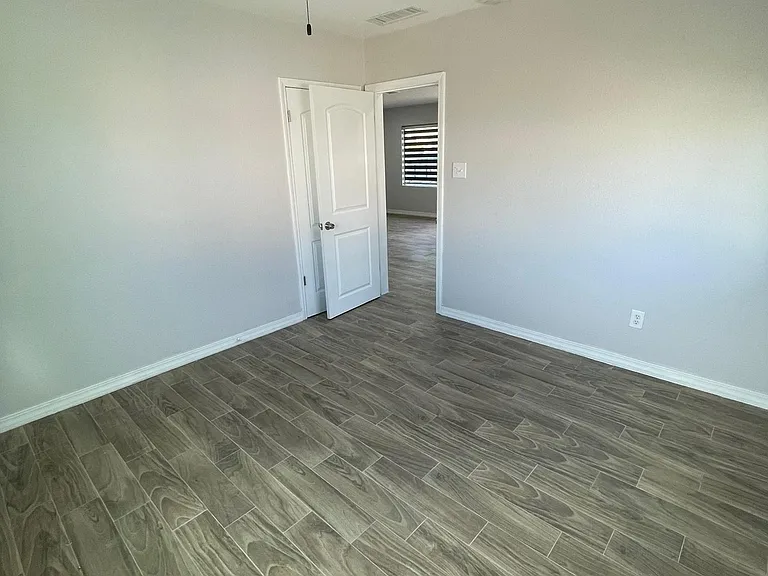 4536 Britton Ave — Photo 6