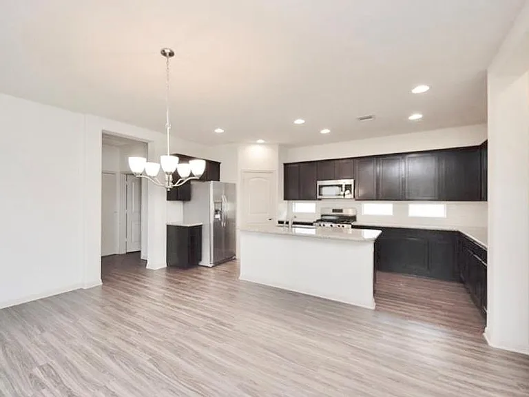 18325 Urbano Dr — Photo 10