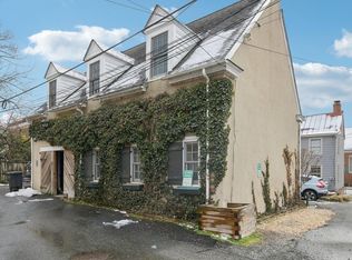 10 Irving Ct, Alexandria, VA 22314