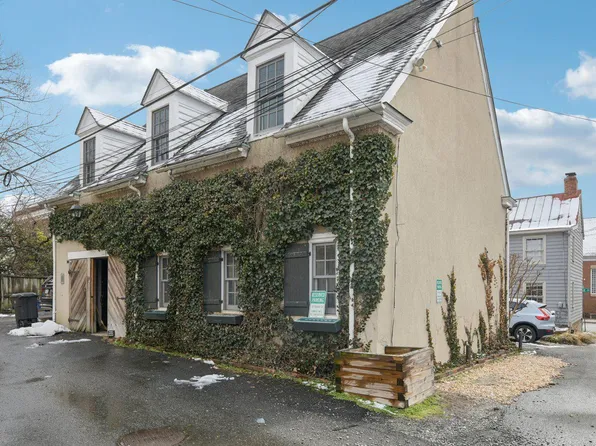 10 Irving Ct, Alexandria, VA 22314