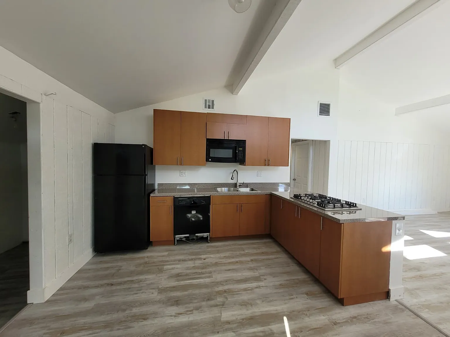 2 bed, 1376 sqft, $2,500 — Photo 2