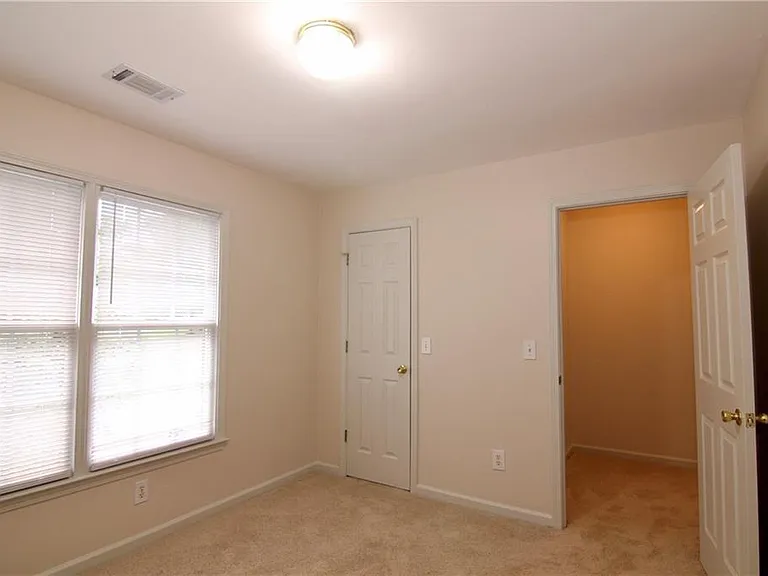 3060 Winston Terrace Ct — Photo 18