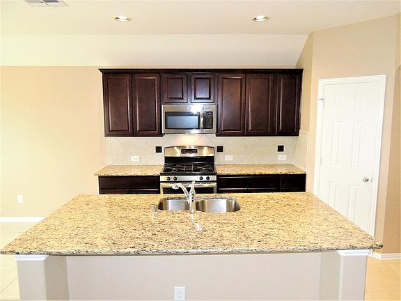3rd image of 8462 Horsepen Bend Dr
