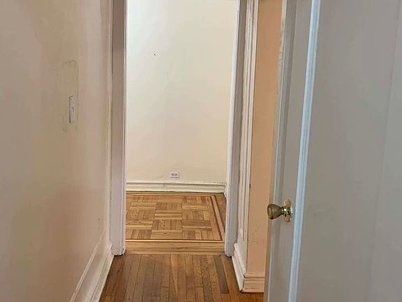 5th image of 5009 Broadway APT 511