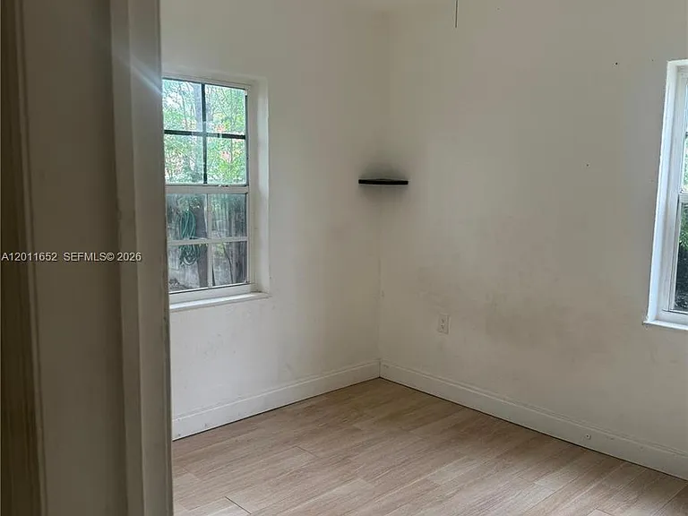 411 NW 106th St — Photo 10