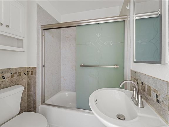 4th image of 2217 9th St APT 4