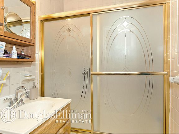 5th image of 22442 Kingsbury Ave #A