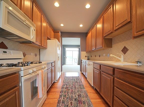 5th image of 584 Shoreline Dr #584