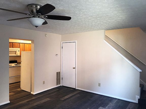 3rd image of 2413 Glenmawr Ave