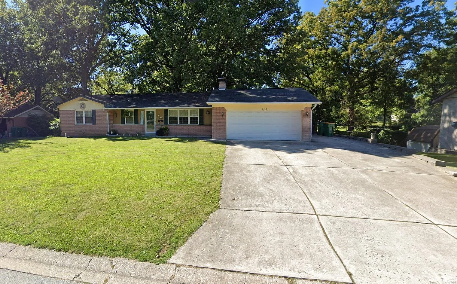 603 Julia Dr photo 1