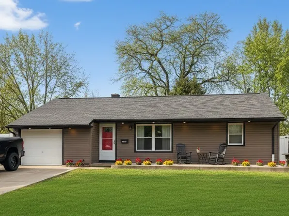 6397 Aylesworth Dr, Parma Heights, OH 44130