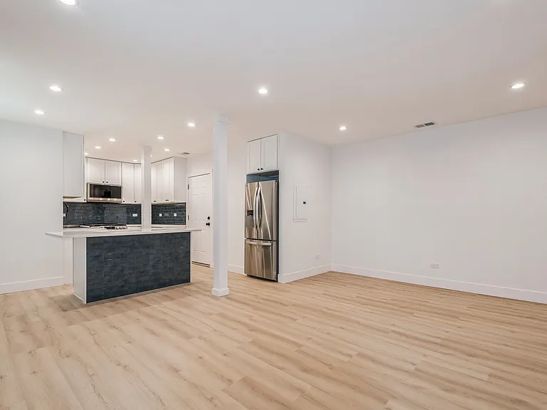 1535 W Estes Ave #G — Photo 5
