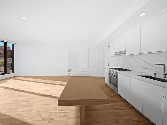 4th image of 346 Congress St #703
