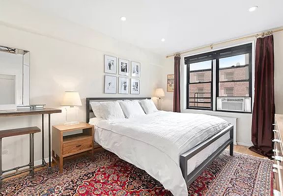 4th image of 30 E 9th St APT 6J