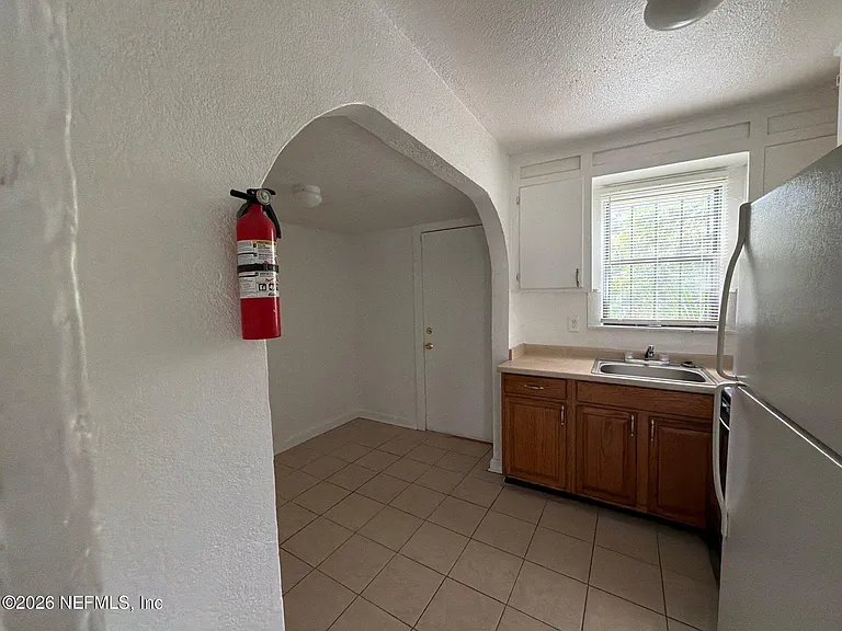 1454 Winthrop St — Photo 8