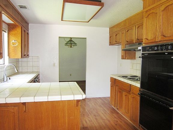 4th image of 3315 Larchmont Dr