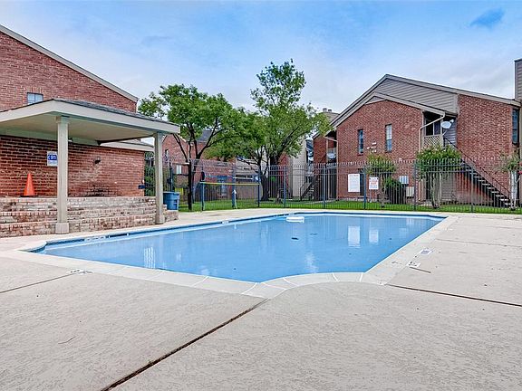 5th image of 12500 Sandpiper Dr APT 93